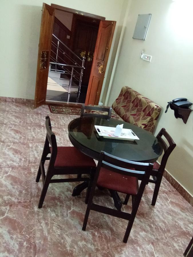 Отель Anandkrishna Residency Гуруваюр Экстерьер фото